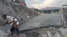 Pekerjaan turap pengaman bangunan di TKK St Agustinus Umauta (foto: istimewa)