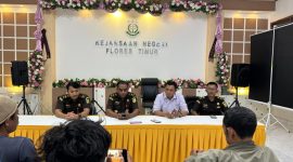 Kejaksaan Negeri Flotim merilis 3 tersangka kasus dugaan tindak pidana korupsi Pembangunan Talud Penahan Longsor Kali Belo Desa Gekeng Deran, Senin (16/10)