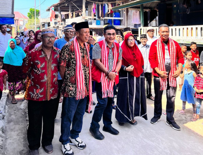 Anggota DPR RI Andreas Hugo Pareira reses di Desa Pemana, Minggu (15/10)