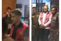 Tersangka dugaan tindak pidana korupsi Pembangunan Puskesmas Paga diiringi ke mobil tahanan, Rabu (18/10)