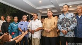 Bakal Capres Prabowo Subianto umumkan Gibran Rakabuming Raka sebagai Cawapres dari Koalisi Indonesia Maju, Minggu (22/10)