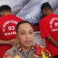 Wakapolres Sikka Kompol Ruliyanto Junaedi Putera Pahroen menggelar konperensi pers kasus pencurian, Selasa (7/11)