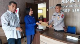 Kepala Bidang Pengawasan Ketenagakerjaan Dinas Nakertrans Sikka Wellibrorda Dua Bura menyampaikan resmi laporan pengaduan tertulis terhadap dugaan kekerasan verbal, Senin (13/11)