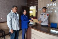 Kepala Bidang Pengawasan Ketenagakerjaan Dinas Nakertrans Sikka Wellibrorda Dua Bura menyampaikan resmi laporan pengaduan tertulis terhadap dugaan kekerasan verbal, Senin (13/11)