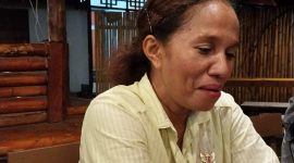 Kepala Desa Reroroja Florida Yosefina Ndena