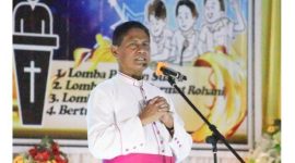 Uskup Agung Ende Mgr Vinsentius Sensi Potokota 