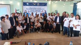 Peserta Rapat Koordinasi Partai Garuda Sikka pose bersama di Cafe Central, Senin (11/12) 