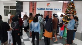 Pedagang Pasar Wuring menyambangi Kantor Bupati Sikka, Rabu (13/12)