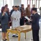 Penjabat Bupati Sikka Adrianus Firminus Parera melantik Margaretha Movaldes Da Maga Bapa sebagai Penjabat Sekda Sikka, Jumat (29/12)