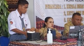 Proses perekaman KTP Eleltronik di Lantai 2 SMKN 1 Maumere, Senin (15/1) 