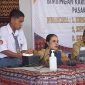 Proses perekaman KTP Eleltronik di Lantai 2 SMKN 1 Maumere, Senin (15/1) 