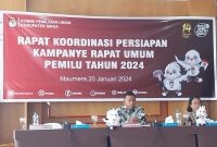 Pelaksana Harian Ketua KPU Sikka Herimanto didampingi komisioner Yuldensia Theresia Hesty, memimpin Rakor Persiapan Kampanye Rapat Umum Pemilu 2024, Sabtu (20/1)