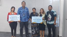 Pembayaran klaim asuransi secara simbolis kepada alih waris Maria Nona Ance