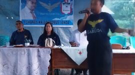 Aloy KDI tampil menghibur pada kampanye tatap muka Partai Garuda di Desa Renggarasi, Minggu (28/1)