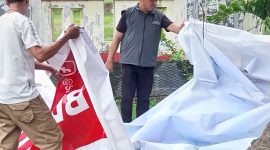 Penertiban alat peraga kampanye di Kota Maumere, Senin (12/2)