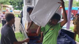 Distribusi logistik Pemilu 2024 ke PPK Alok, Senin (12/2)