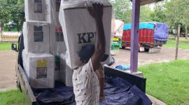 Distribusi logistik Pemilu ke PPK Alok, Senin (12/2)