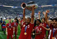 Euforia pemain Qatar mengangkat tropi Piala Asia 2023 