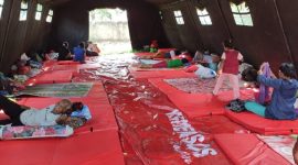 Suasana di tenda pengungsi beberapa waktu lalu