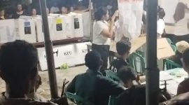 Suasana penghitungan suara saat PSU di TPS Kota Uneng 06, Sabtu (24/2)