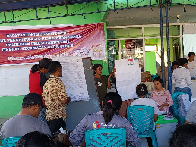 Penghitungan ulang di PPK Alok Timur beberapa waktu lalu