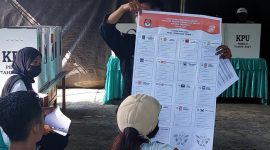 Penghitungan suara ulang saat rekapitulasi tingkat kecamatan di Kabupaten Sikka