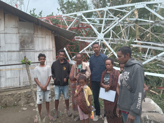 Tower radio tumbang akibat angin kencang, Kamis (14/3)