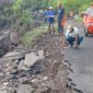 Kerusakan parah ruas jalan di Desa Nenbura Kecamatan Doreng akibat digerus air hujan