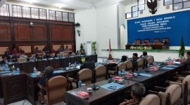 Suasana sidang paripurna DPRD Sikka, Kamis (4/4)