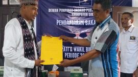 Calon Bupati Sikka Fidelis Nong Nogor mendaftar di Partai Garuda Sikka, Selasa (23/4)