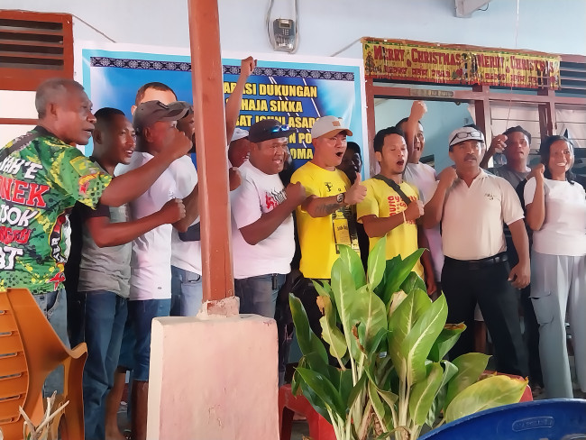 Deklrasi Relawan Sahabat Johny Asadoma Kelurahan Wairotang, Minggu (28/4)