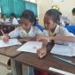 Peserta Pesona Sains SMPK Frater Maumere sedang mengikuti lomba babak penyisihan, Senin (29/4)