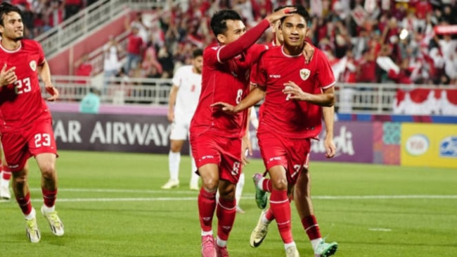 Euforia pemain Indonesia usai Marselino Ferdinan mencetak gol ke gawang Yordania pada Piala Asia 2023-2024