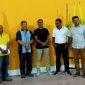 Pengurus Partai Golkar Sikka pose bersama Calon Bupati Kensius Didimus dan Calon Wakil Bupati Yance Maring