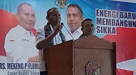 Calon Bupati Sikka Florianus Mekeng membawakan pidato politik perdana, Jumat (19/4)
