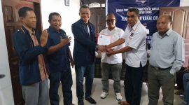Bakal Calon Bupati Sikka Agustinus Romualdus Heni mendaftar di Partai Garuda, Selasa (30/4)