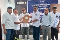 Calon Bupati Sikka Kensius Didimus mendaftar di Partai Garuda, Selasa (30/4)