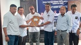 Calon Bupati Sikka Kensius Didimus mendaftar di Partai Garuda, Selasa (30/4)