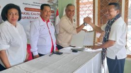 Calon Bupati Sikka Kensius Didimus daftar di Partai Gerindra, Senin (6/5)