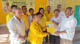 Bakal Calon Bupati Sikka Fransiskus Stephanus Say mendaftar di Partai Golkar, Kamis.(9/5)