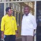 Wakil Ketua Tim Empat Partai Golkar Anronius Hendrikus Rebu berbincang santai dengan Bakal Calon Bupati Sikka Fransiskus Srephanus Say, Kamis (9/5)