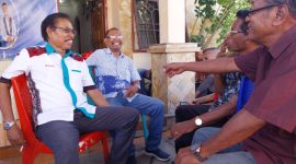 Kebersamaan Calon Bupati Sikka Bernadus Ratu dan Blasius Hengki Sali pada saat deklarasi Paket Bernas, Jumat (10/5) 