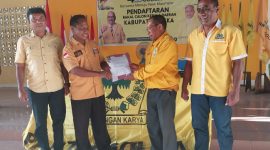 Bakal Calon Bupati Wenseslaus Wege mendaftar di Partai Golkar, Sabtu (11/5)