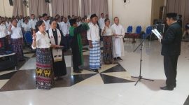 Ketua KPU Sikka Herimanto melantik 582 PPS, Minggu (26/5)