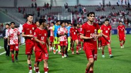 Pemain Indonesia tinggalkan Abdullah bin Khalifa Stadium Qatar, usai dikalahkan Irak, Kamis (2/5)  