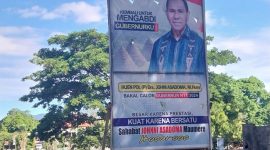 Baliho Bakal Calon Gubernur NTT Johny Asadoma di salah satu titik di Kota Maumere