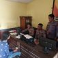 Korban penganiayaan di Gang 5  Brai sedang membuat laporan kepolisian di Polres Sikka, Selasa (25/6)