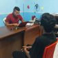 Korban penganiayaan oknum guru sedang diambil keterangan oleh penyidik Reskrim Polres Sikka, Selasa (25/6)