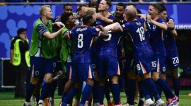 Euforia pemain Belanda usai sukses comaback melawan Polandia, Minggu (16/6) WIB  malam 