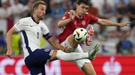 Duel Harry Kane dan Andreas Christensen dalam laga Denmark vs Inggris di Euro 2024